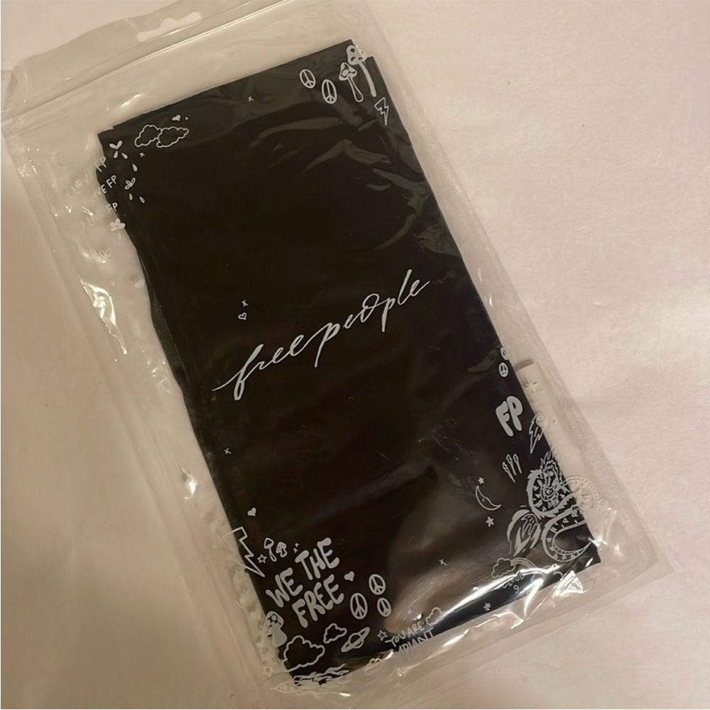NWT Free People Sheer Heart Knee High Socks Black OS - Picture 4 of 9
